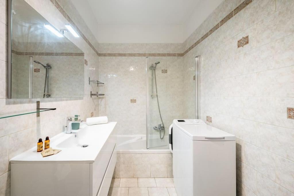 La Villa Julia - Calme - Spacieux - Parking Prive - Climatisation Menton Eksteriør bilde